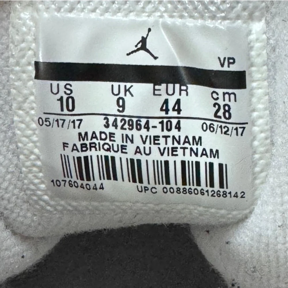Jordan‎ True Flight White Cement Size M-10 W-11.5